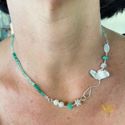 Collana corta agata verde, perle, madreperla - immagine 3