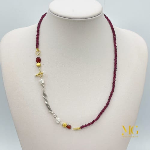collana corta granato rosso, gioielli artigianali, monica gialdini gioielli, lugano