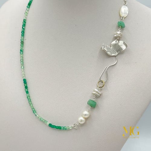Collana corta agata verde, perle, madreperla - immagine 2