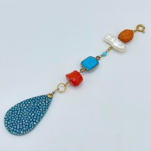 Collana pendente azzurra, rossa e perla bianca - immagine 2