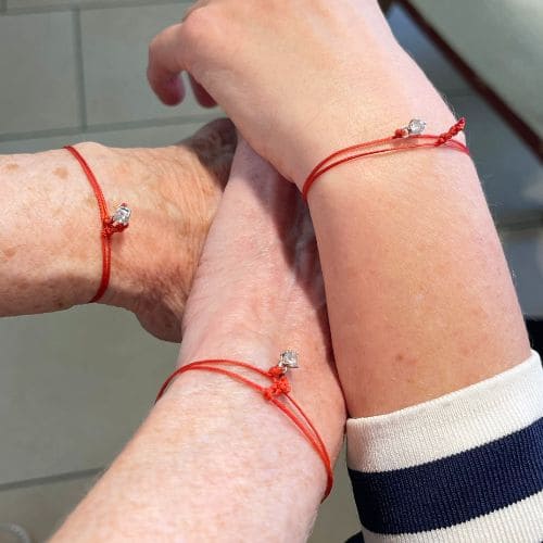 Bracciale cordino rosso con zircone incolore - immagine 3
