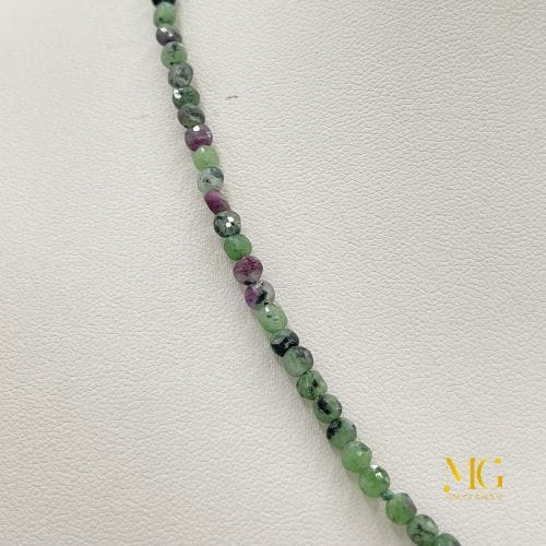 Collana corta rubini e verde - immagine 3